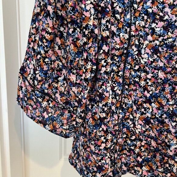 J Jill V-Neck Multicolor Floral Feminine Flowy 3/4 Flutter Sleeve Top Size Large - Picture 4 of 8
